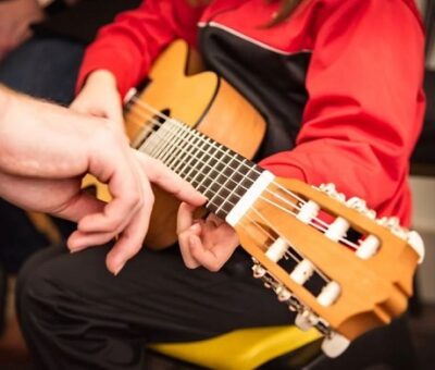 5 conseils pour choisir une première guitare acoustique