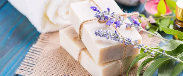 Le secret des huiles essentielles pour une peau éclatante cadeau savon