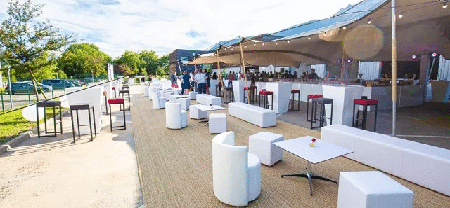 Un mobilier devenu un élément central de la décoration événementielle
