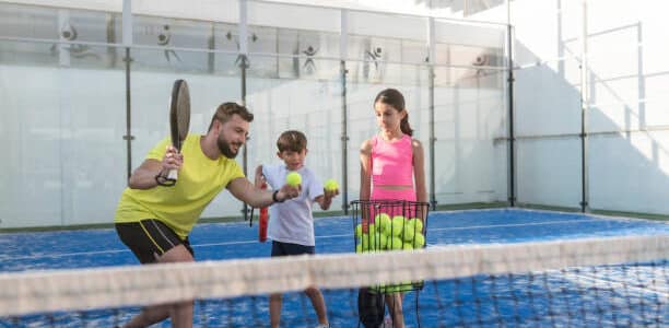 Comment remettre à niveau un terrain lors d’une rénovation court de tennis ?